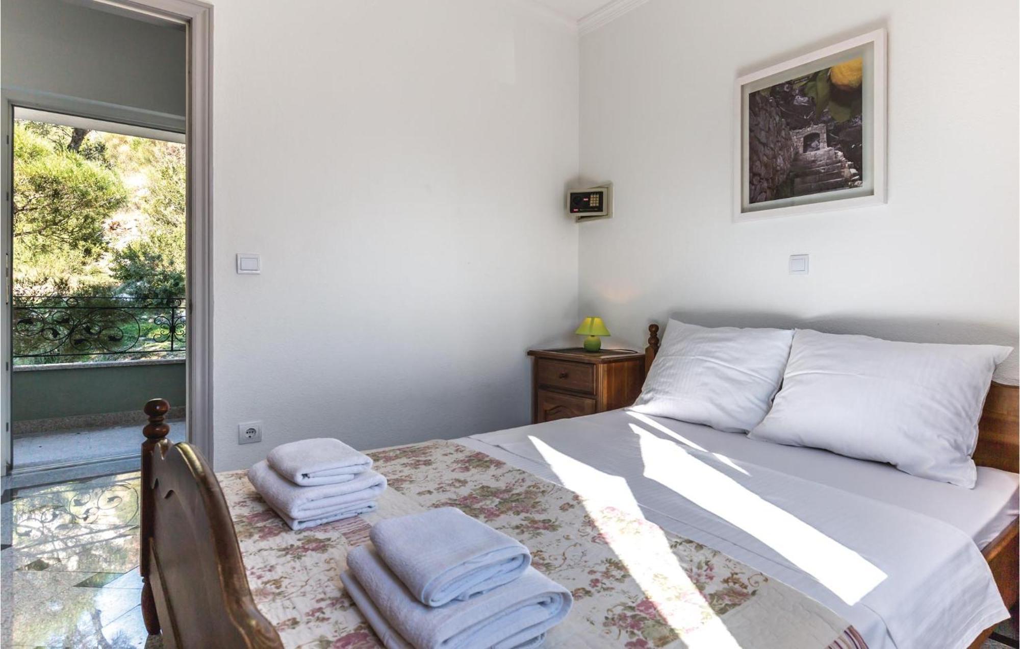 Amazing Apartment In Makarska With House Sea View Exterior foto