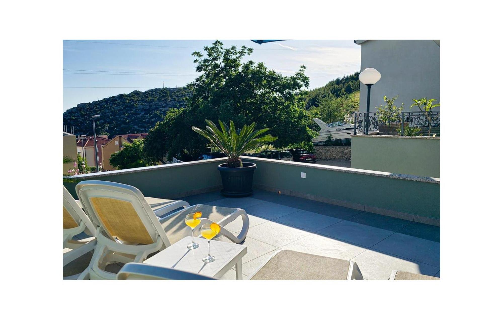 Amazing Apartment In Makarska With House Sea View Exterior foto